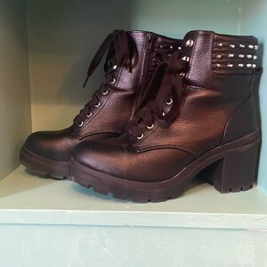 No Boundaries size 8W boots